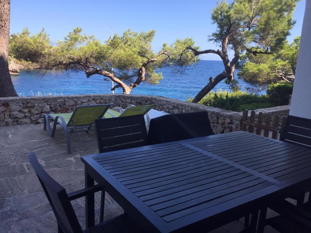 Sea Frontline 'ernesto'. Pool. Wifi Apartment